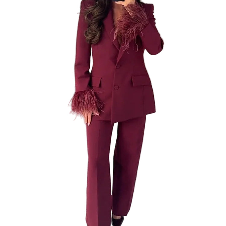 Conjunto traje con plumas
